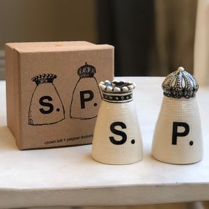 Rae Dunn HTF boutique crown salt and pepper